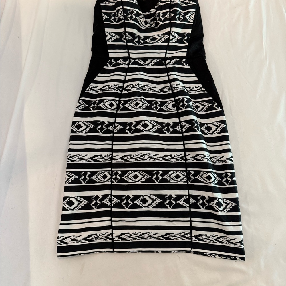 BCX Black and White Geometric Midi Dress